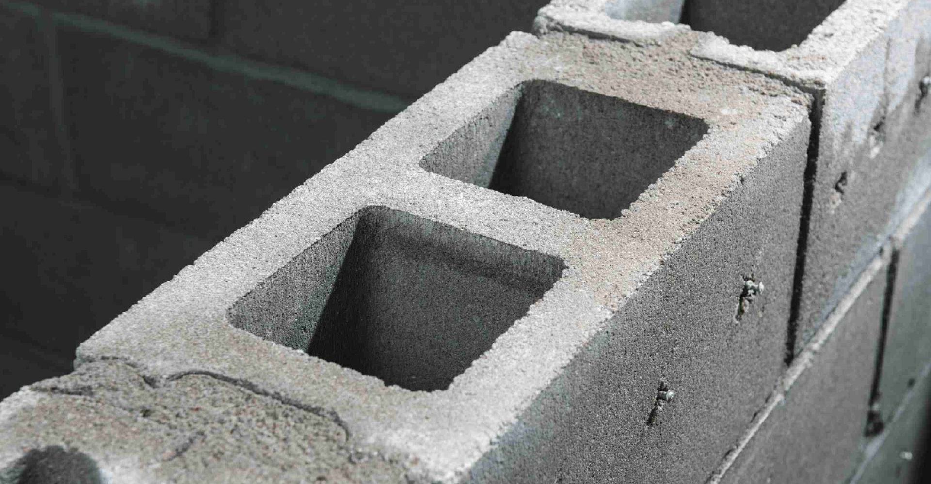Befestigung von Geländern im Eisenbahntunnel