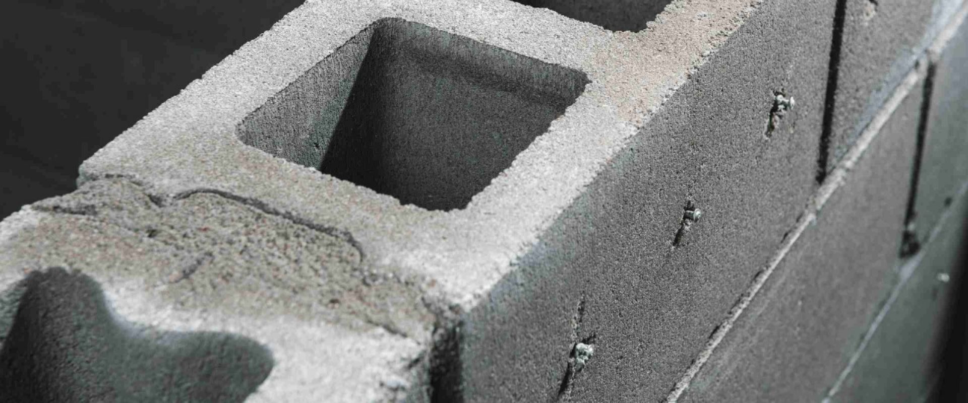 Sichere Flucht- und Rettungswege - Montagesystem für Installationstrassen