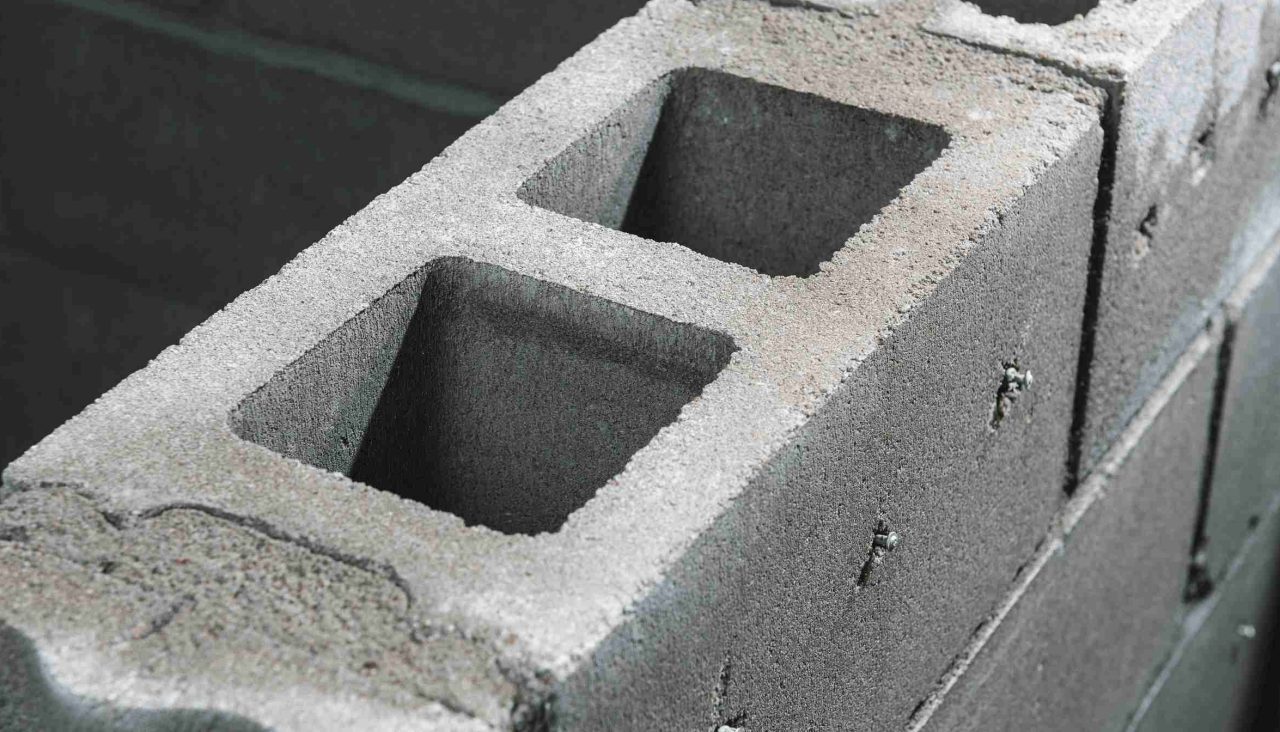 Belastungsversuch auf feuchtem Beton