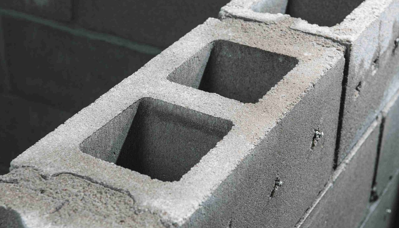 Einkaufsgespräch zwischen Hilti Verkaufsberater und Vorarbeiter
